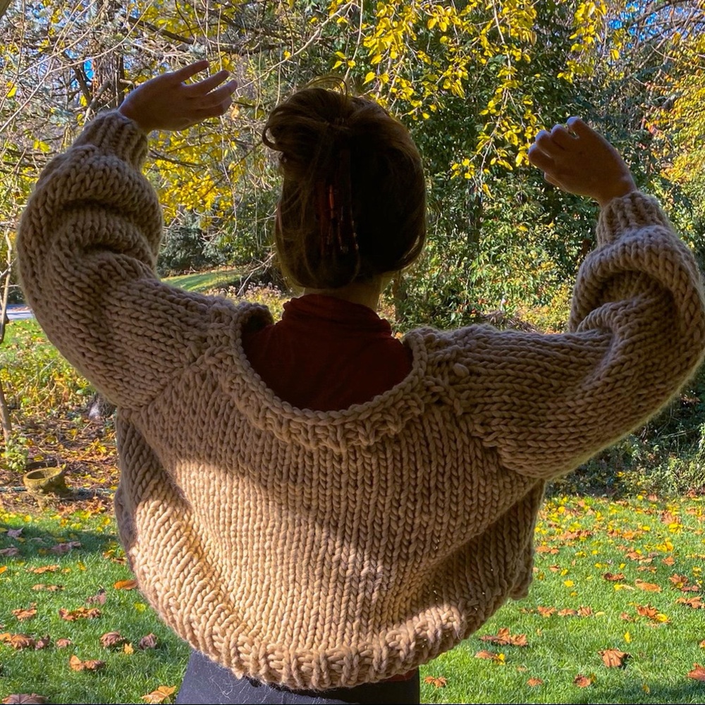 🤎HAND-KNIT chunky cropped beige cardigan sweater